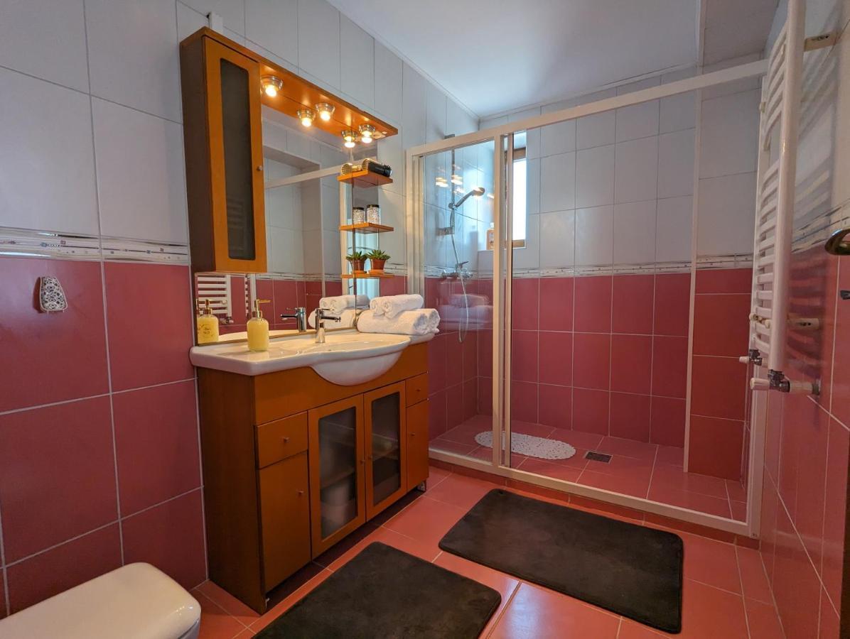 Horizon View Villa - Lakefront Terrace Suite Bucarest Extérieur photo